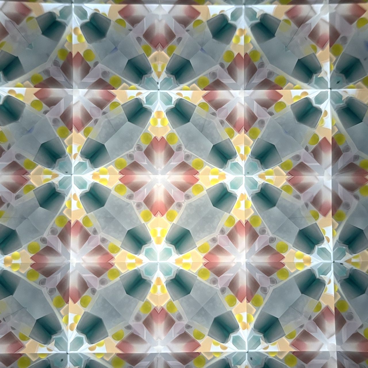 Sumiko AKATSU ”Hanachirusato” -soft yellow- 3mirror -glass kaleidoscope-