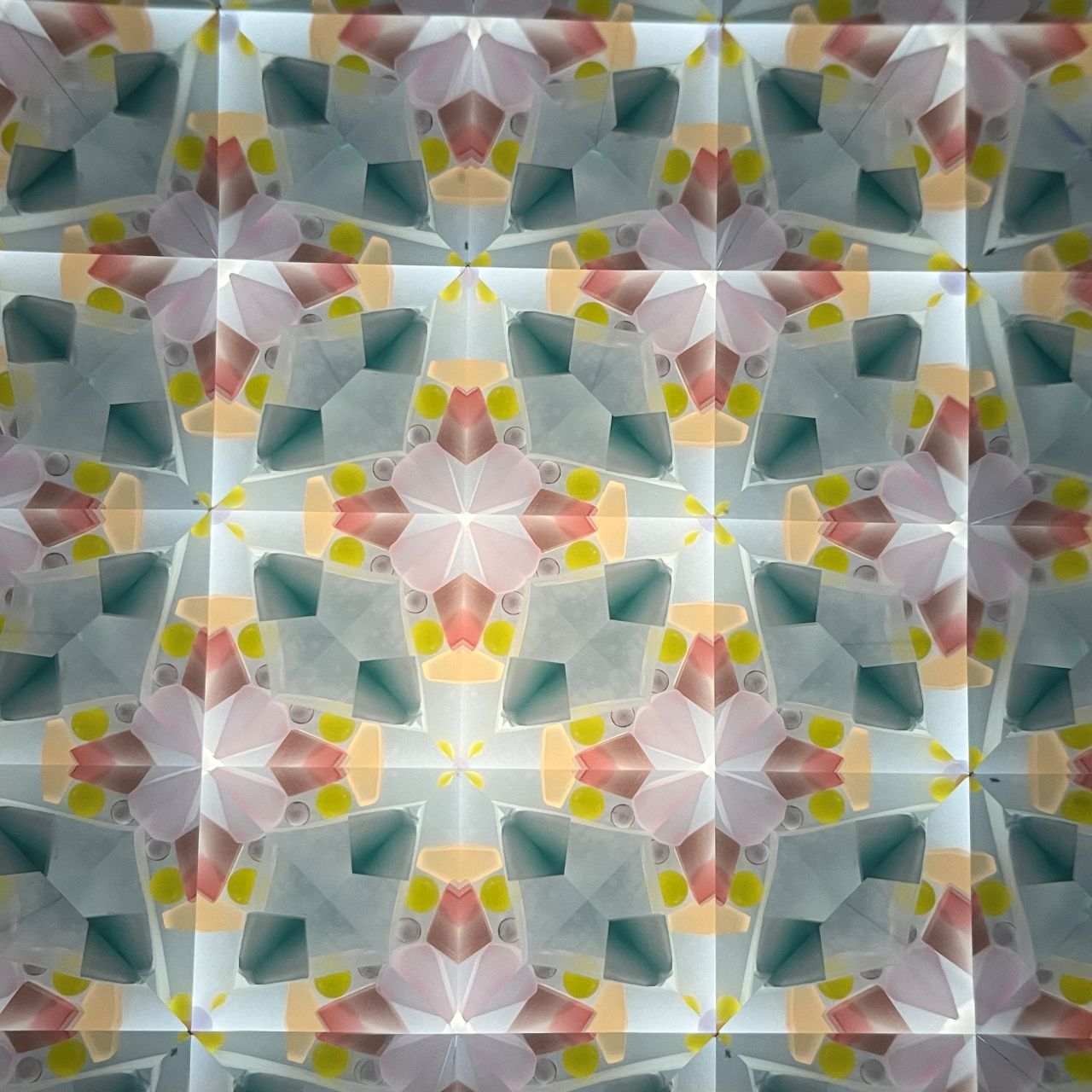 Sumiko AKATSU ”Hanachirusato” -soft yellow- 3mirror -glass kaleidoscope-