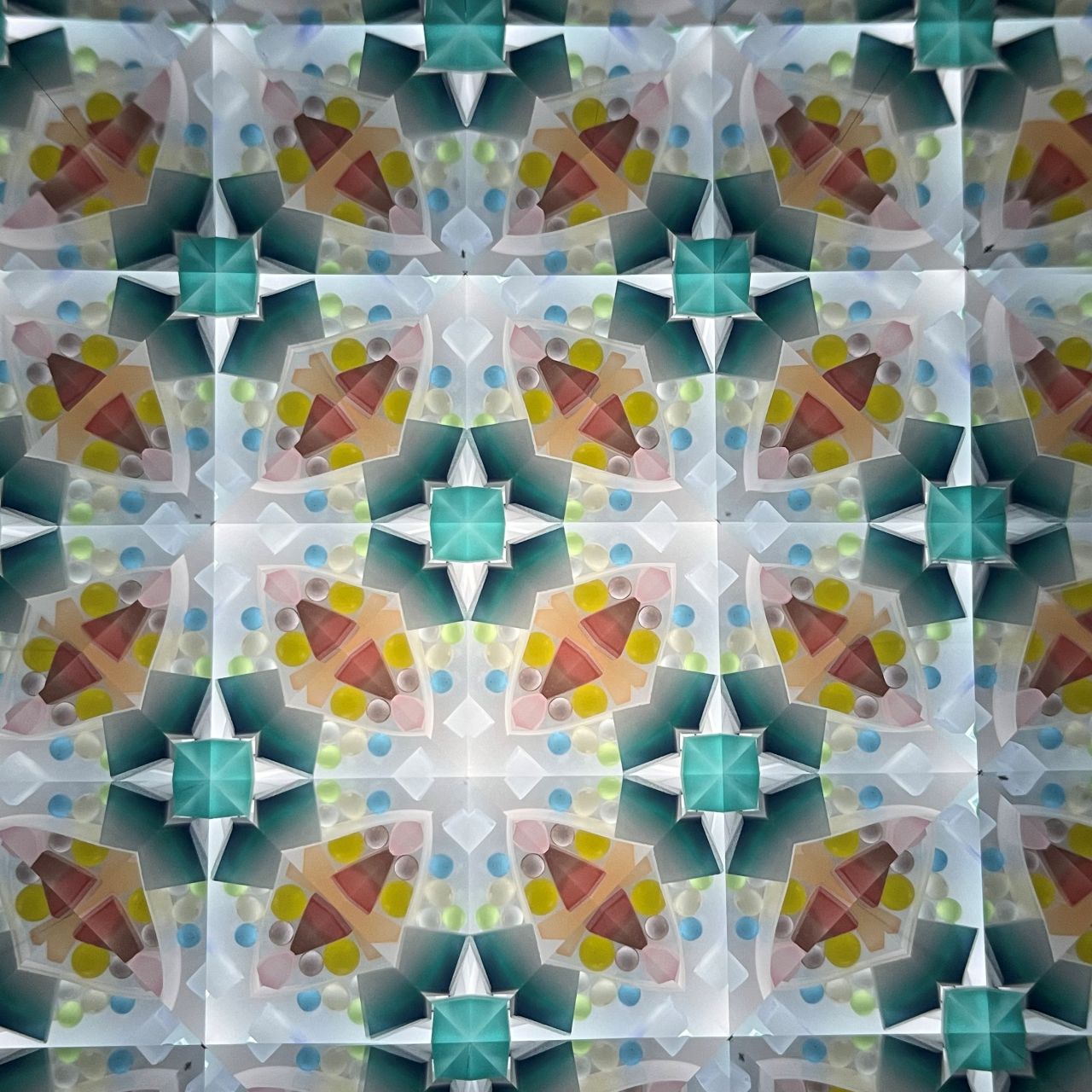 Sumiko AKATSU ”Hanachirusato” -soft yellow- 3mirror -glass kaleidoscope-