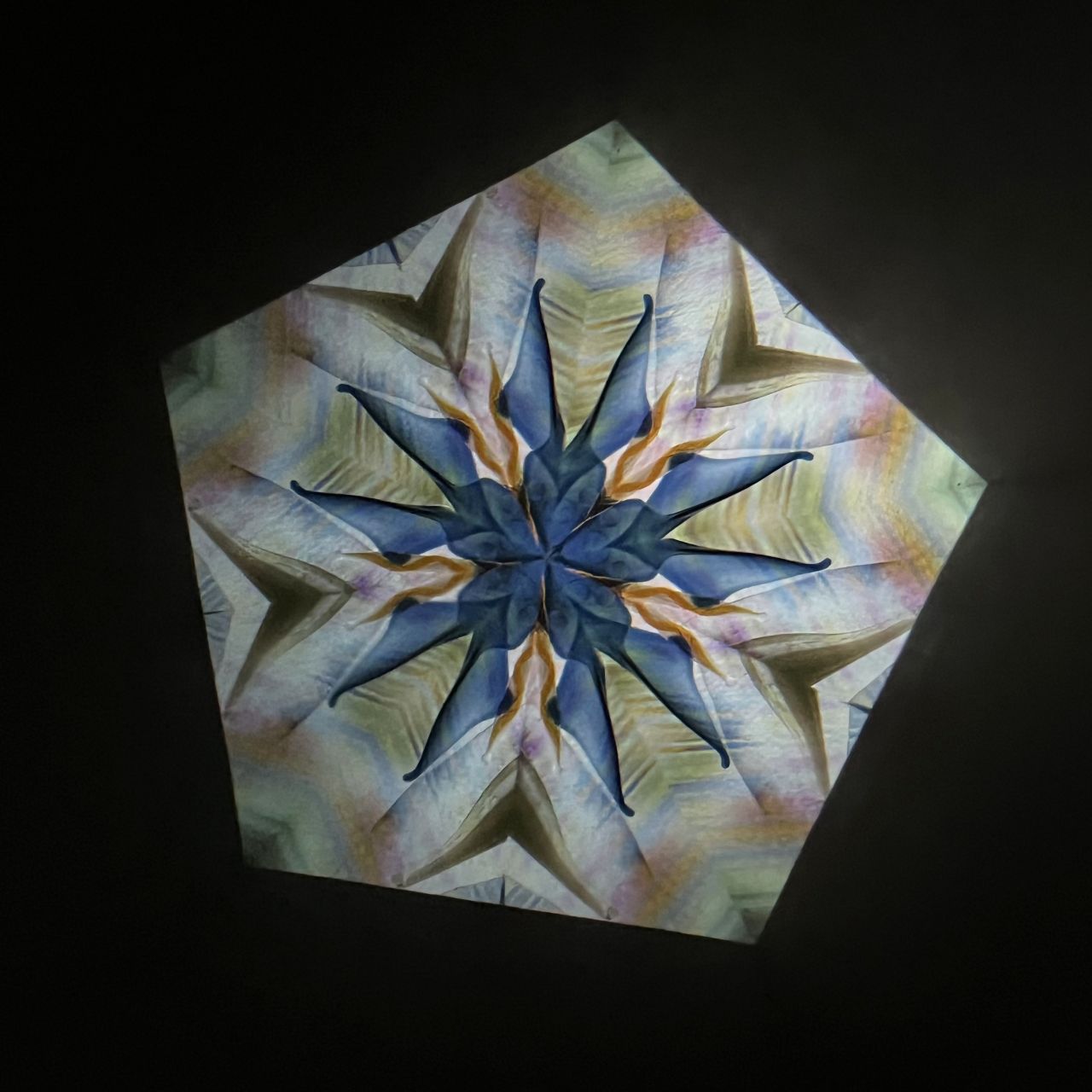 Tomoo Hosono and Chitoshi Takabayashi Polarized kaleidoscope #058
