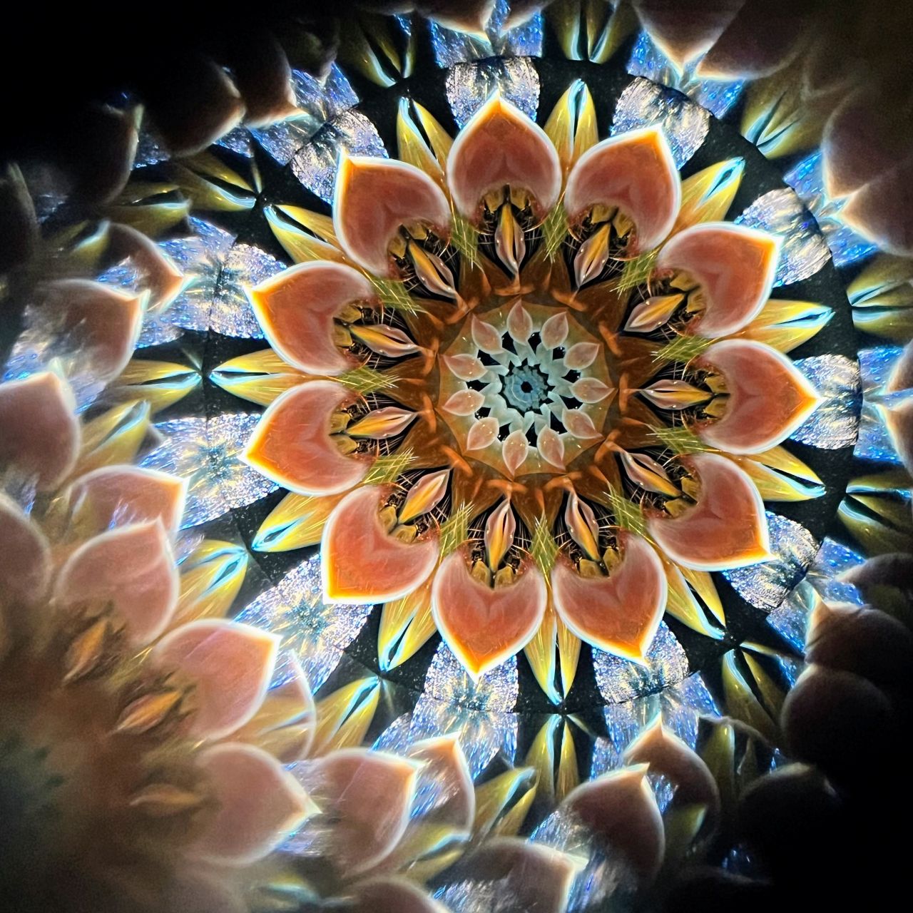 Yoshiko and Takeo Matsumoto "HANA GRANDE -amber- " - glass kaleidoscope -