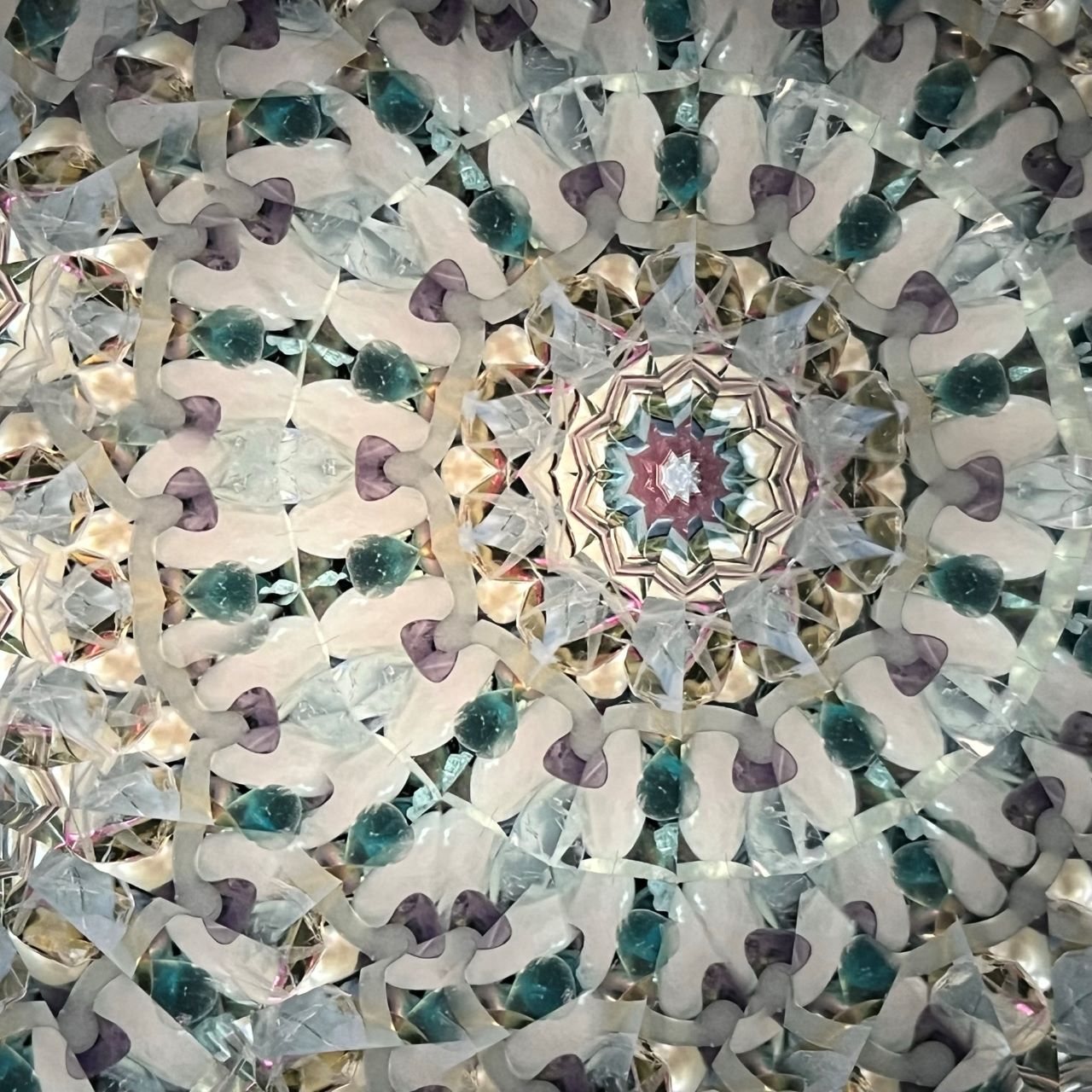 Keiko and Yoshiaki Onodera ”Garden of Illusion” - glass kaleidoscope -