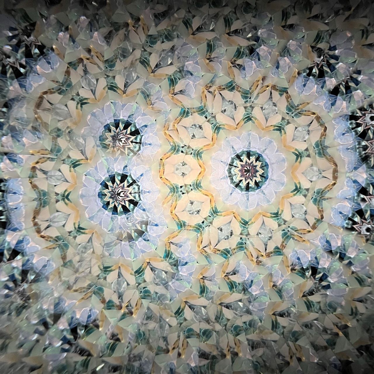 Keiko and Yoshiaki Onodera ”Garden of Illusion” - glass kaleidoscope -