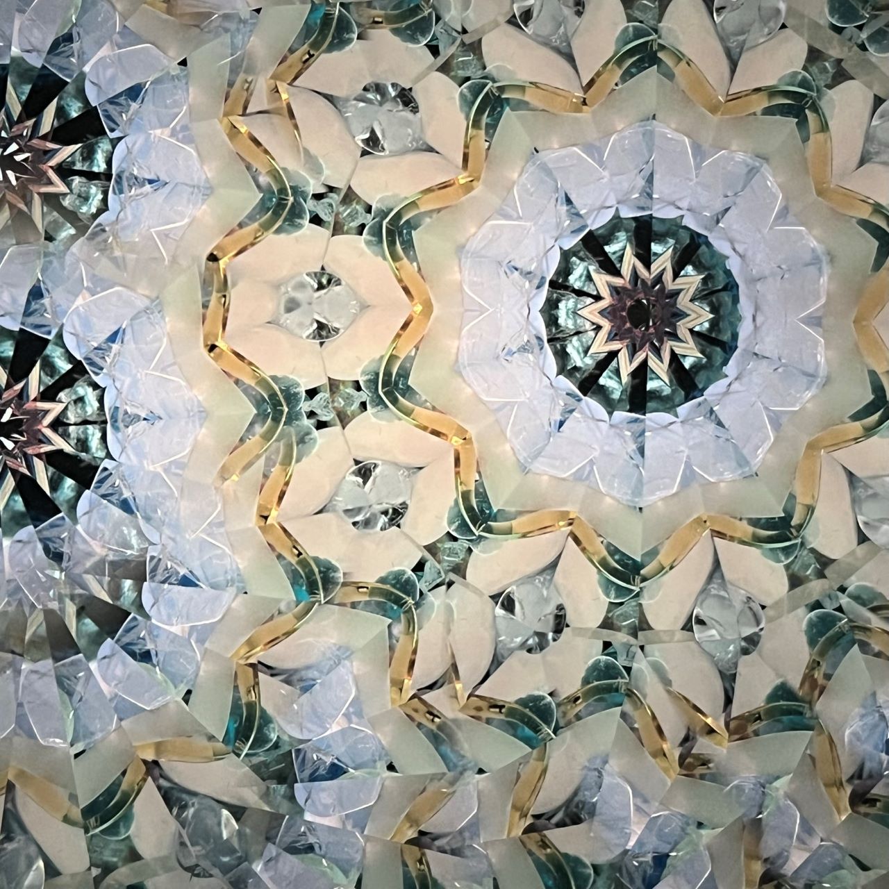 Keiko and Yoshiaki Onodera ”Garden of Illusion” - glass kaleidoscope -