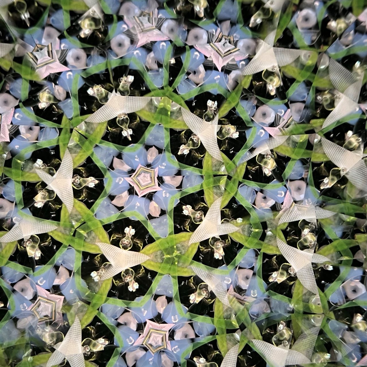 Keiko and Yoshiaki Onodera　　”Cherry Blossoms on a Spring Evening”    -glass kaleidoscope-