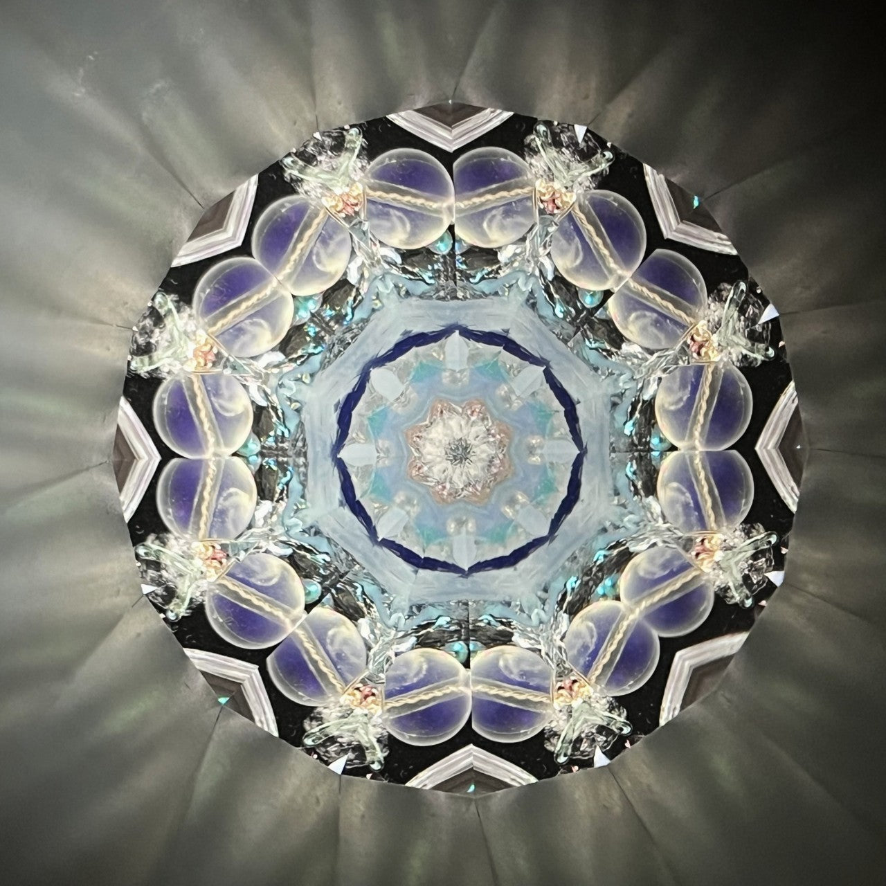 Keiko and Yoshiaki Onodera ”Blossom of Light ” -glass kaleidoscope-