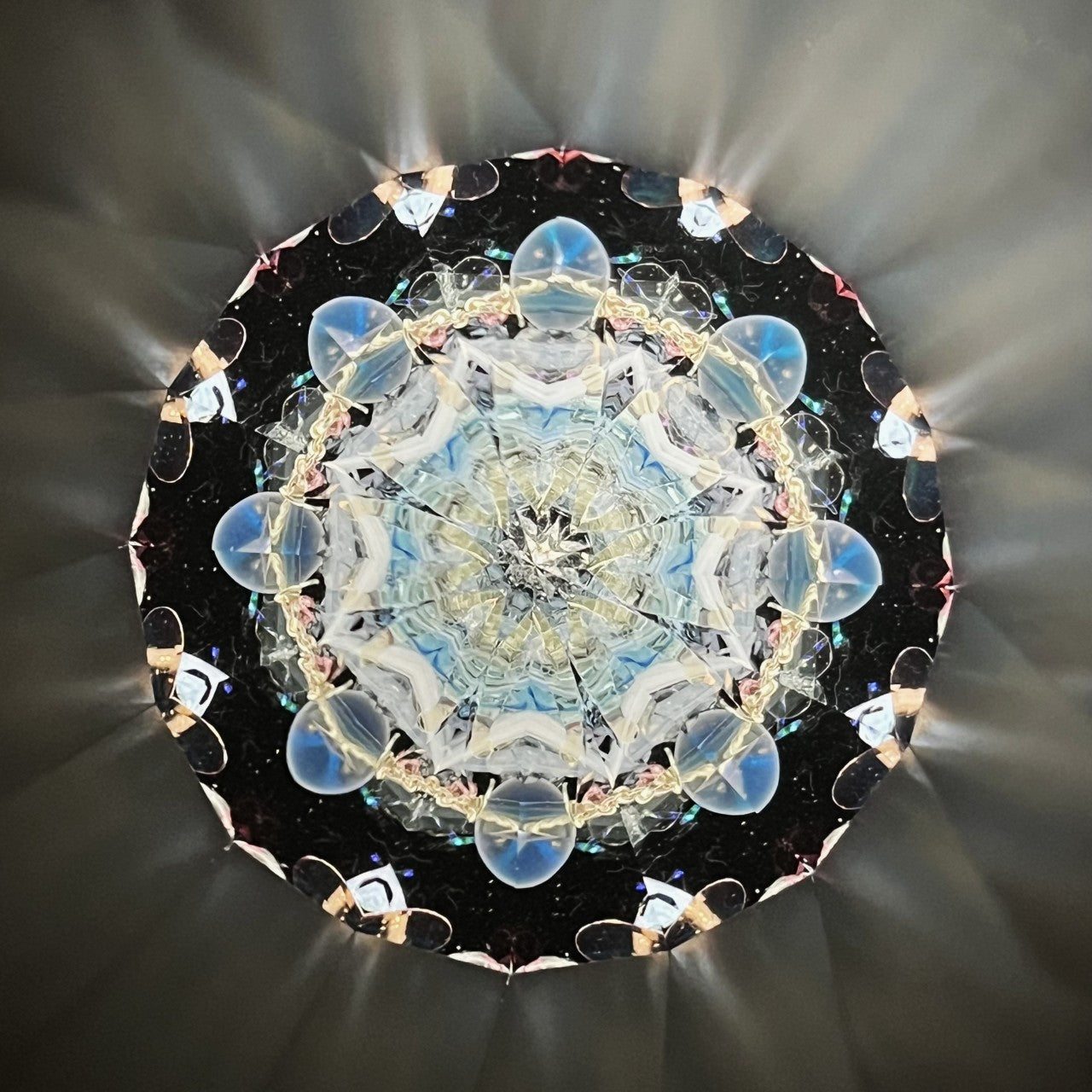 Keiko and Yoshiaki Onodera ”Blossom of Light ” -glass kaleidoscope-