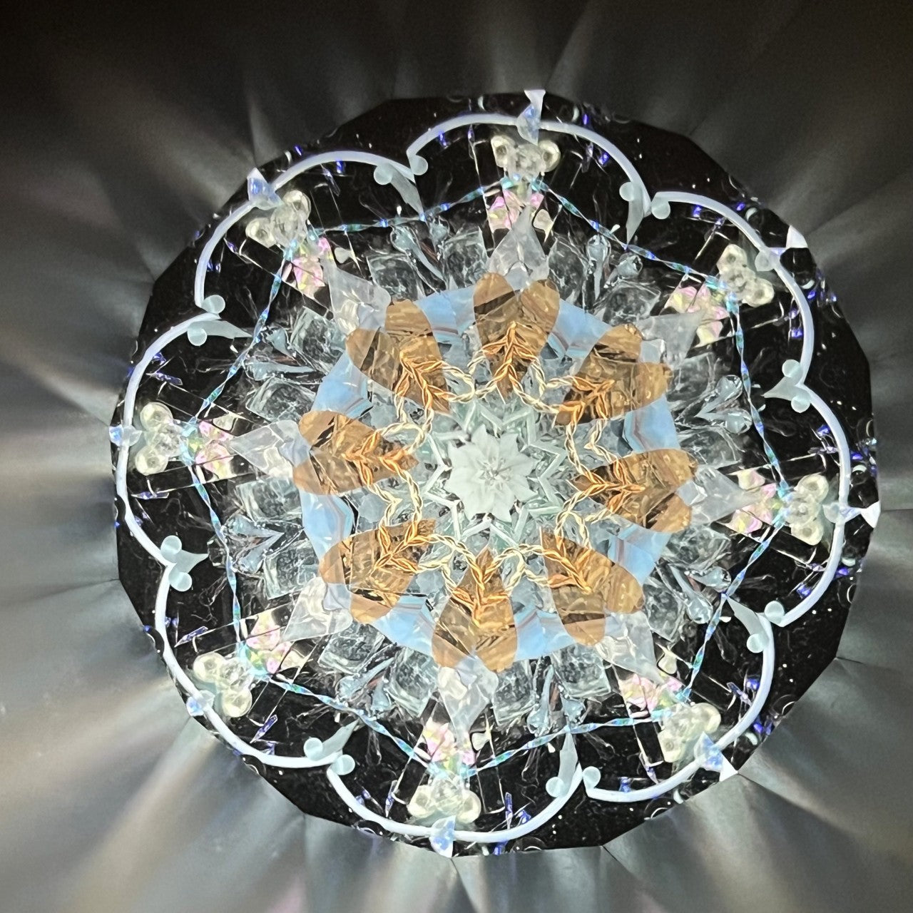 Keiko and Yoshiaki Onodera ”Blossom of Light ” -glass kaleidoscope-