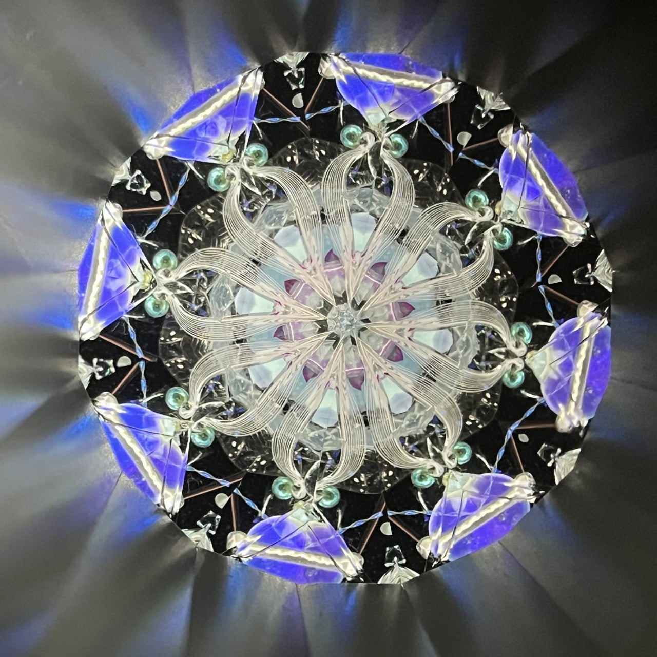 Keiko and Yoshiaki Onodera ”Blossom of Light ” -glass kaleidoscope-