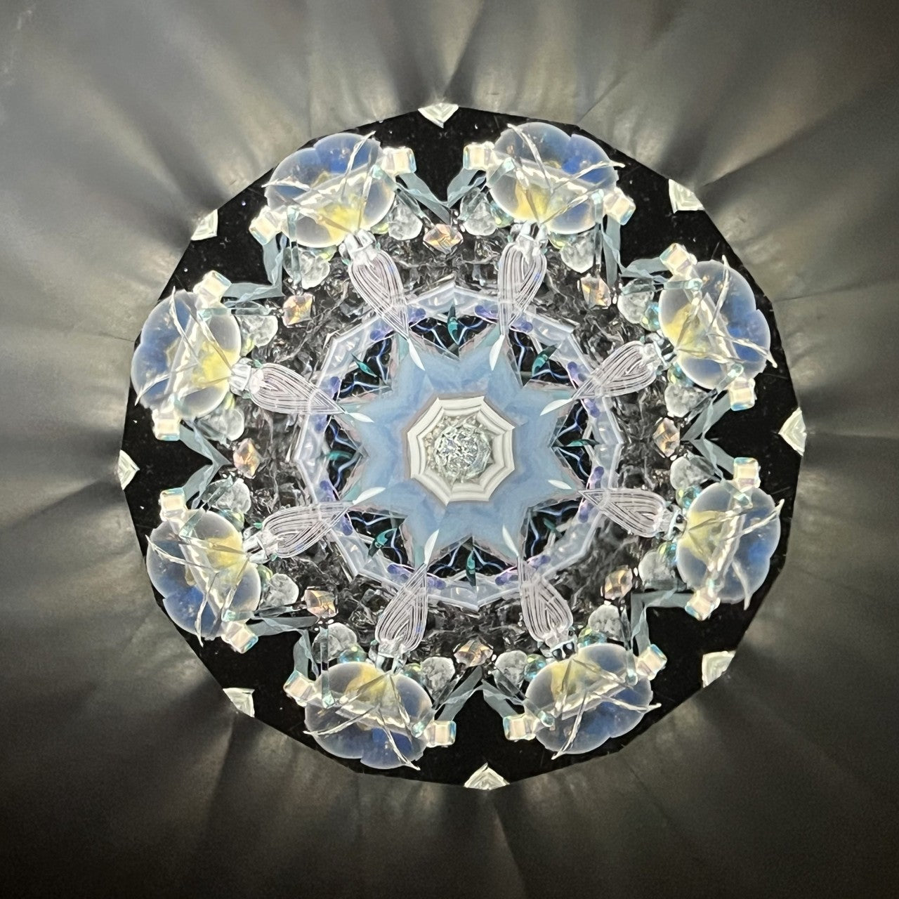 Keiko and Yoshiaki Onodera ”Blossom of Light ” -glass kaleidoscope-