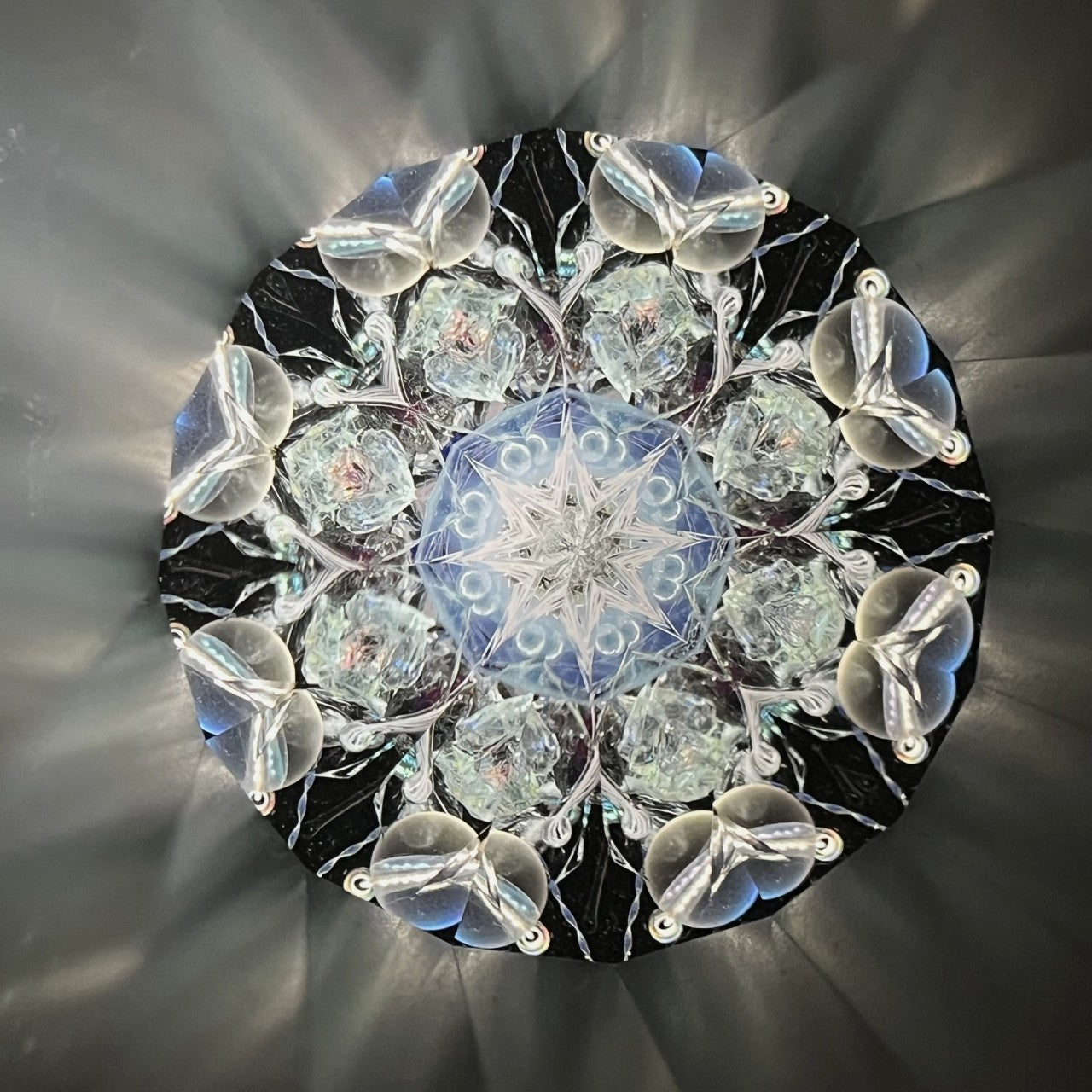 Keiko and Yoshiaki Onodera ”Blossom of Light ” -glass kaleidoscope-
