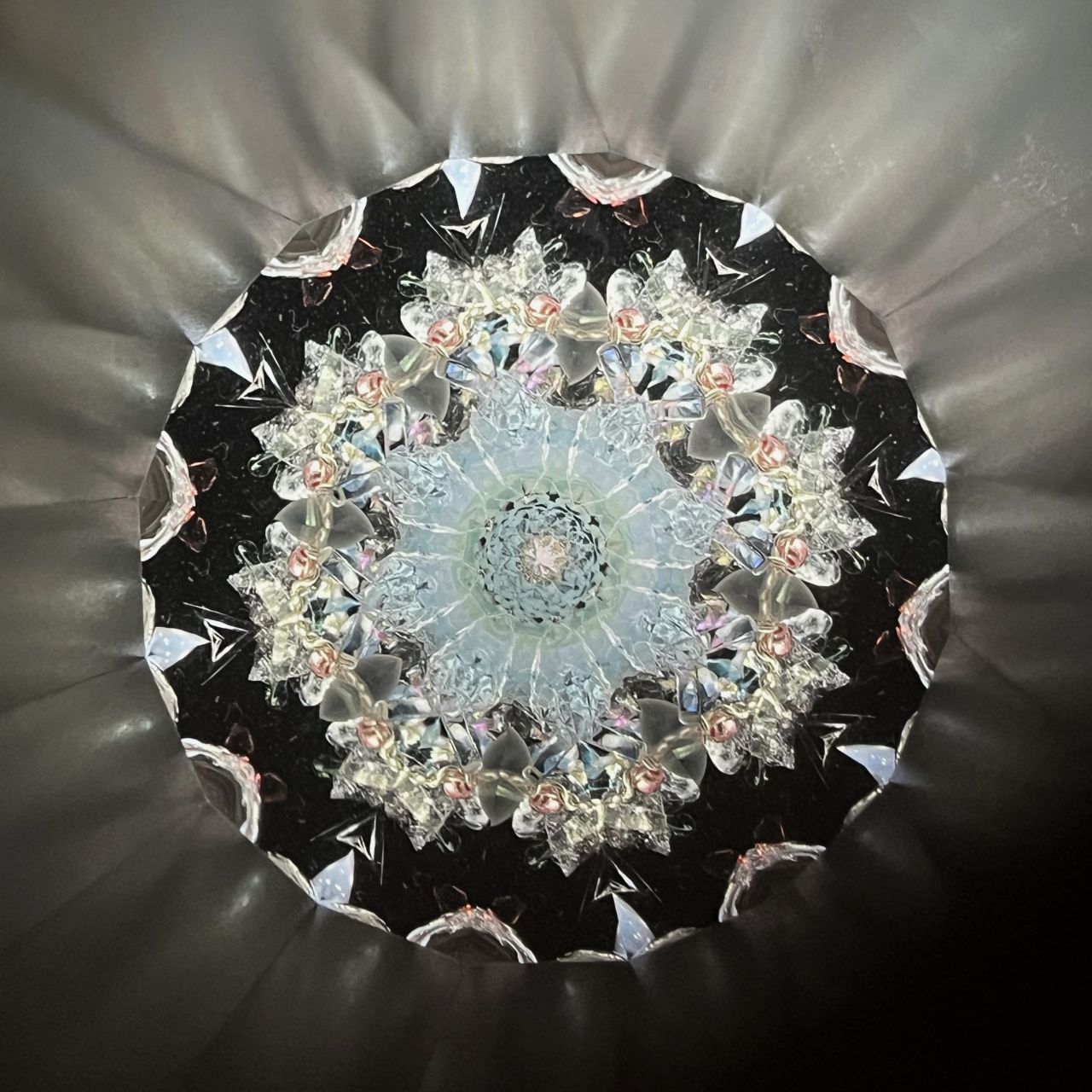 Keiko and Yoshiaki Onodera ”Blossom of Light ” -glass kaleidoscope-