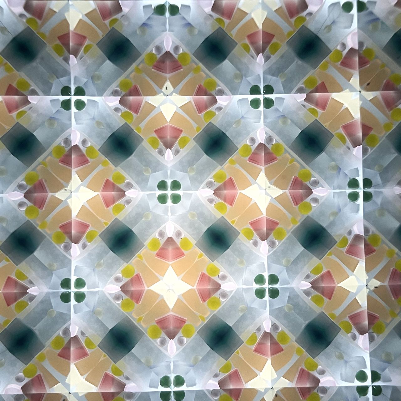 Sumiko AKATSU ”Hanachirusato”　-soft yellow-  3mirror 　   　-glass kaleidoscope-