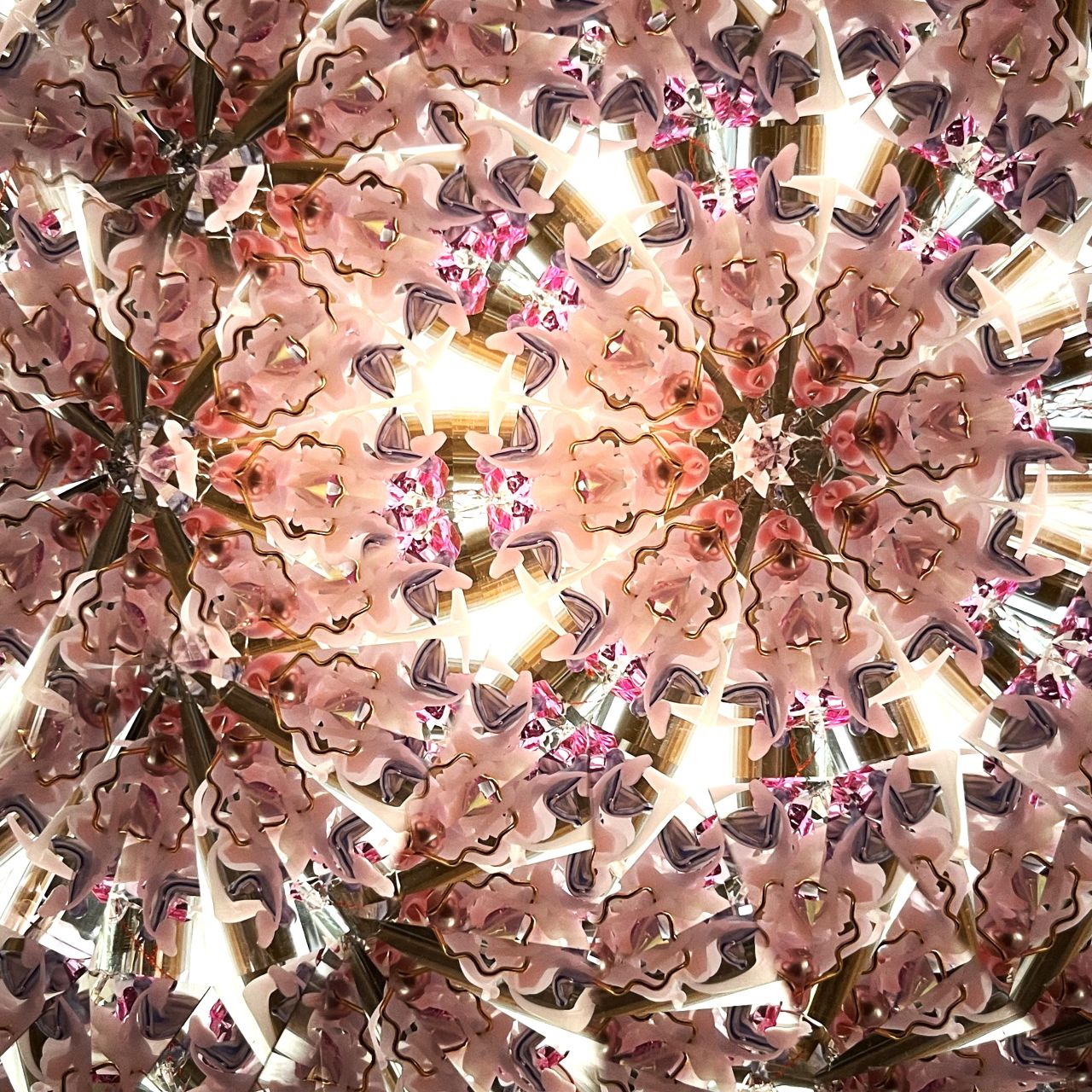 Ayana Endo  "Innocent Flowers  -The Beckoning Canopy-"            -glass kaleidoscope-