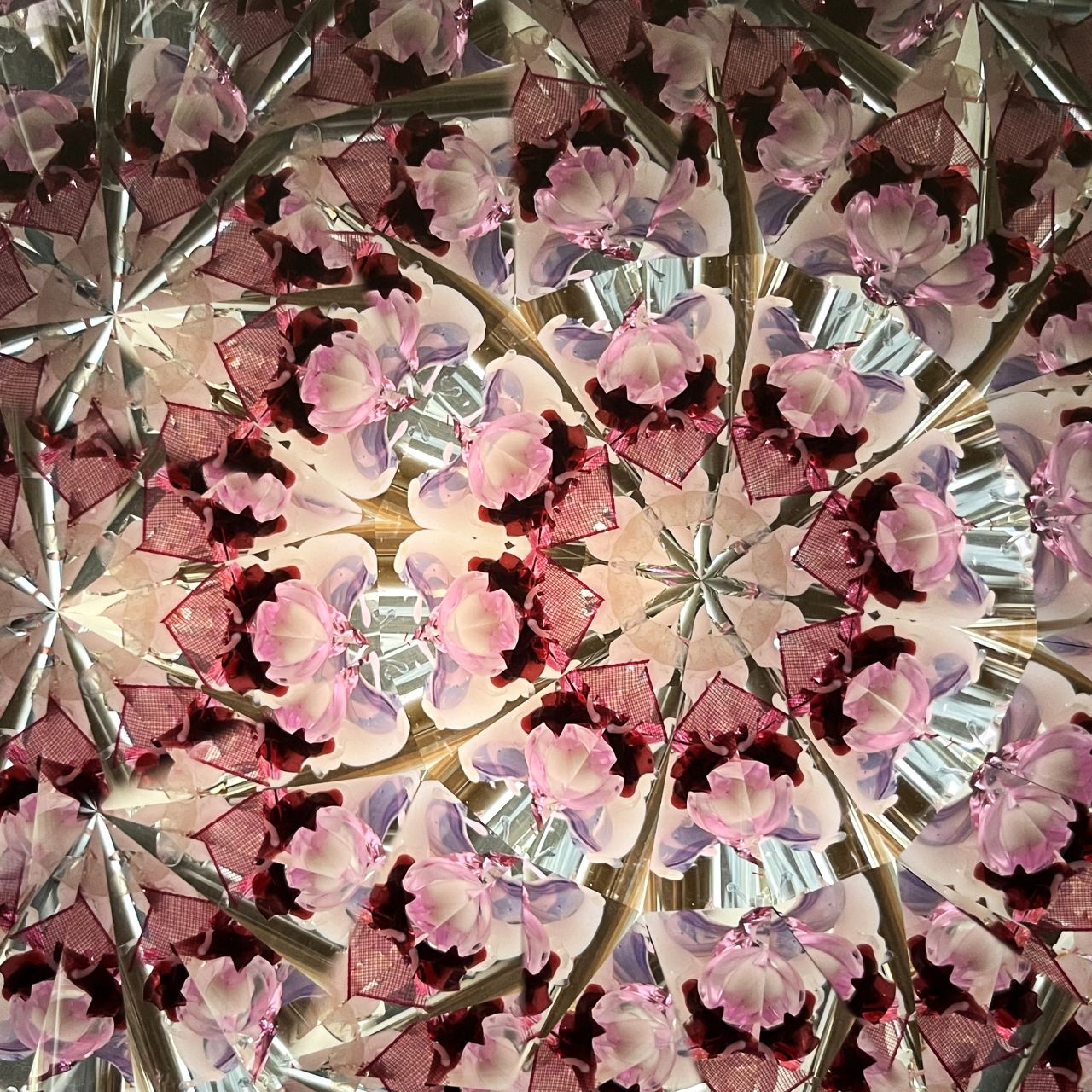 Ayana Endo  "Innocent Flowers  -The Beckoning Canopy-"            -glass kaleidoscope-