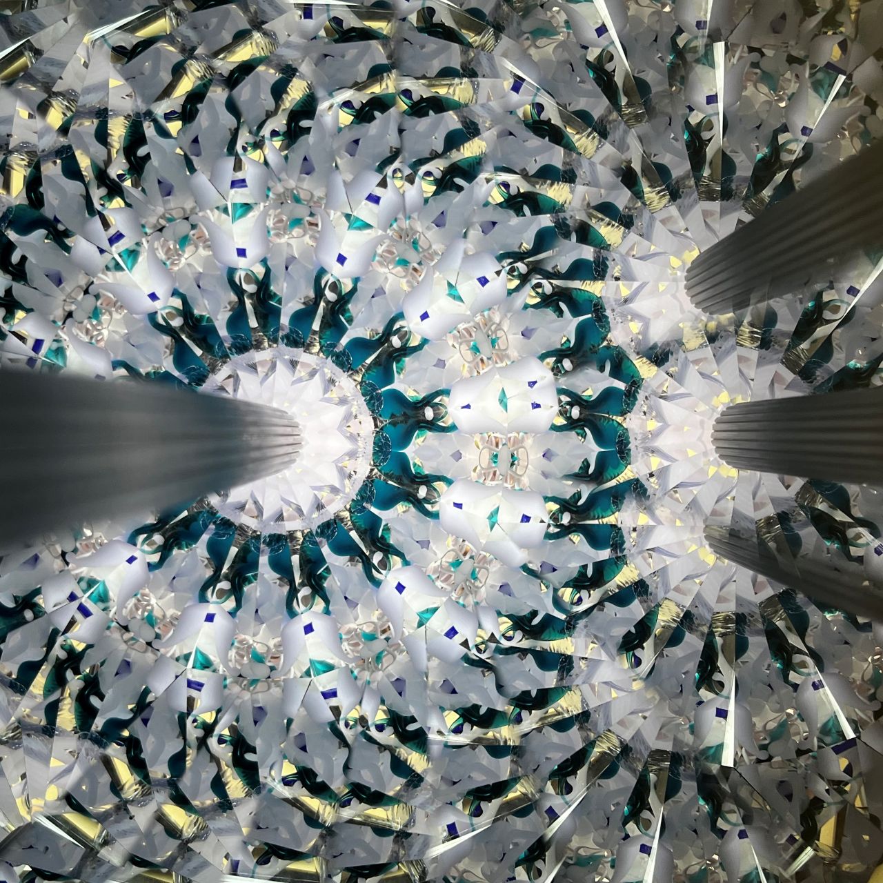 Ayana Endo  "Innocent Flowers  -Nocturne-"            -glass kaleidoscope-