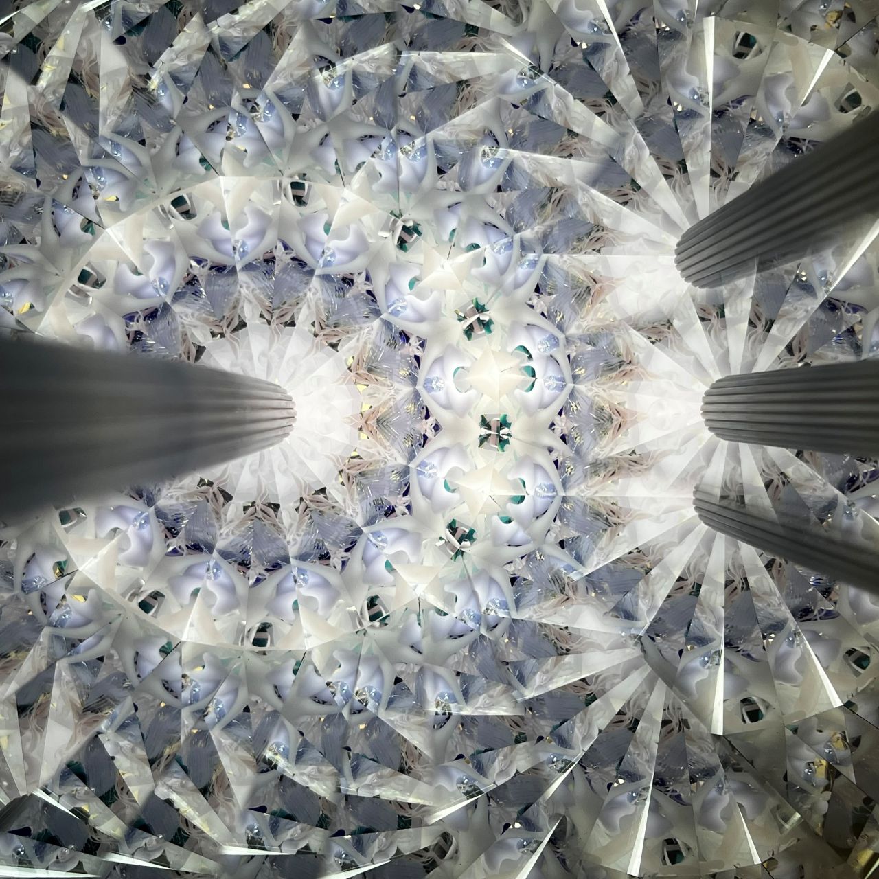 Ayana Endo  "Innocent Flowers  -Nocturne-"            -glass kaleidoscope-