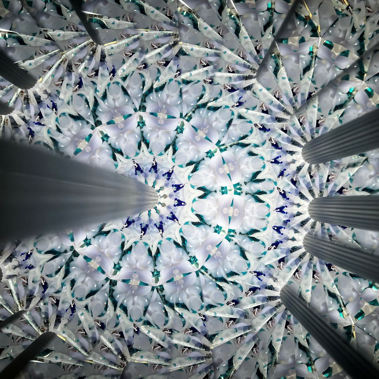 Ayana Endo  "Innocent Flowers  -Nocturne-"            -glass kaleidoscope-