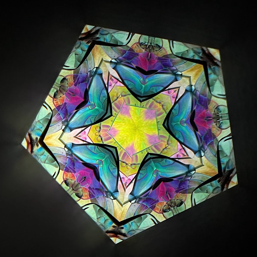 Tomoo Hosono and Motohiro Sato     Polarized kaleidoscope  #157