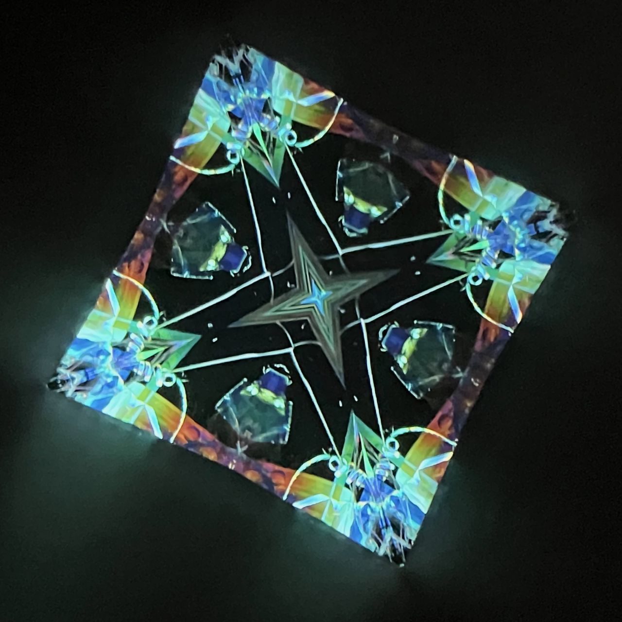 Tomoo Hosono     Polarized kaleidoscope "GEN" #048