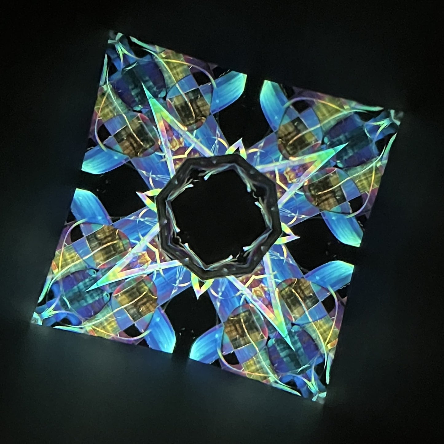 Tomoo Hosono     Polarized kaleidoscope "GEN" #048