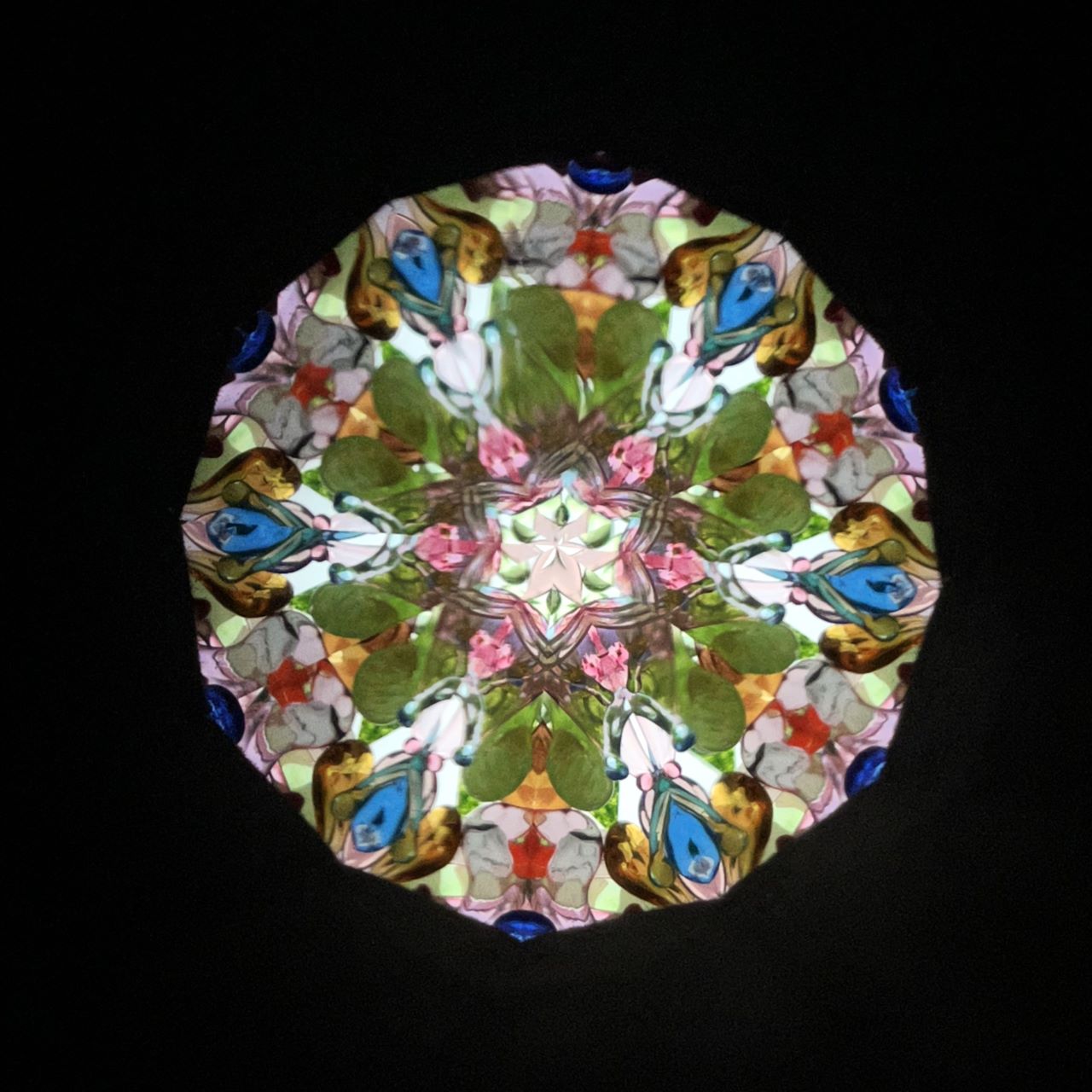 Fumie Ino　”Grapes”    　　　　　             - lacquered kaleidoscope -