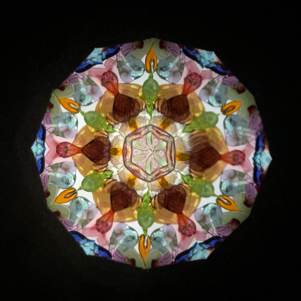 Fumie Ino　”Grapes”    　　　　　             - lacquered kaleidoscope -