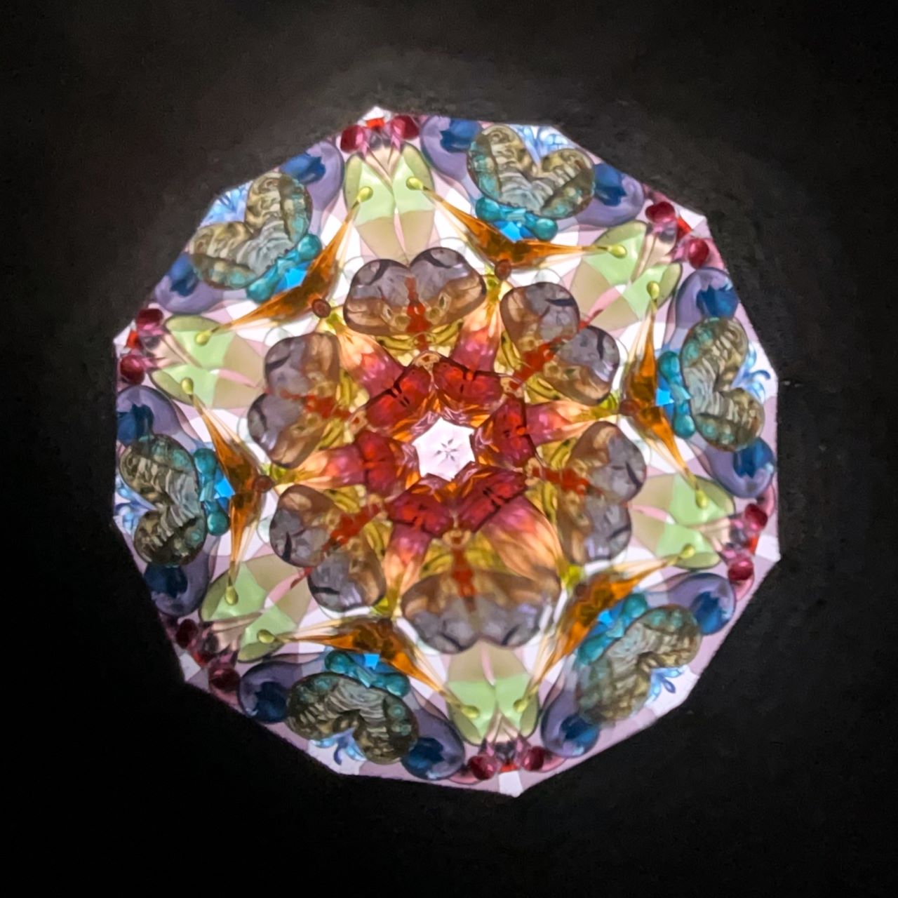 Fumie Ino　”Grapes”    　　　　　             - lacquered kaleidoscope -