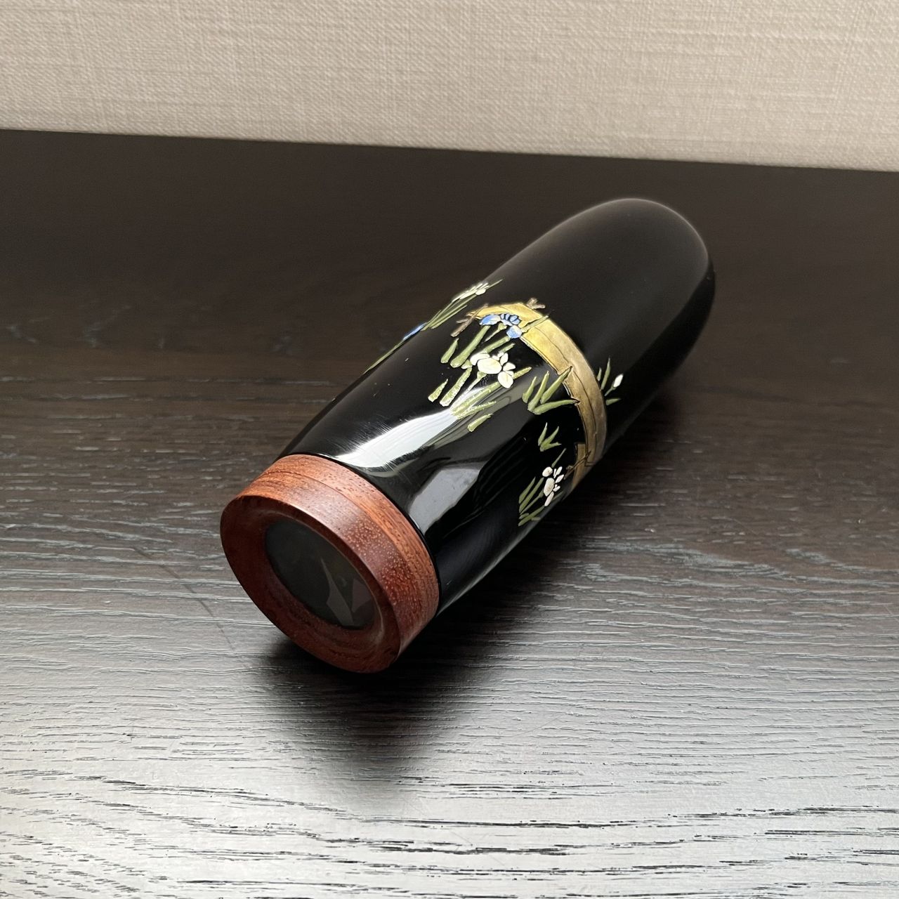 Fumie Ino　”Water Irises”    　　　　　             - lacquered kaleidoscope -
