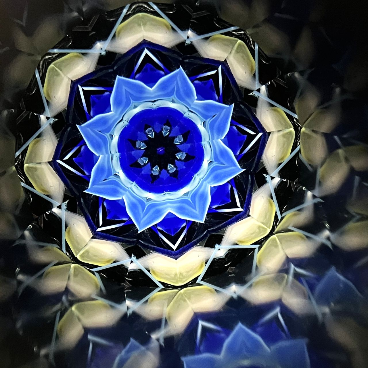 Yoshiko and Takeo Matsumoto    "HANA NATURE - indigo blue drops- "     - glass kaleidoscope -